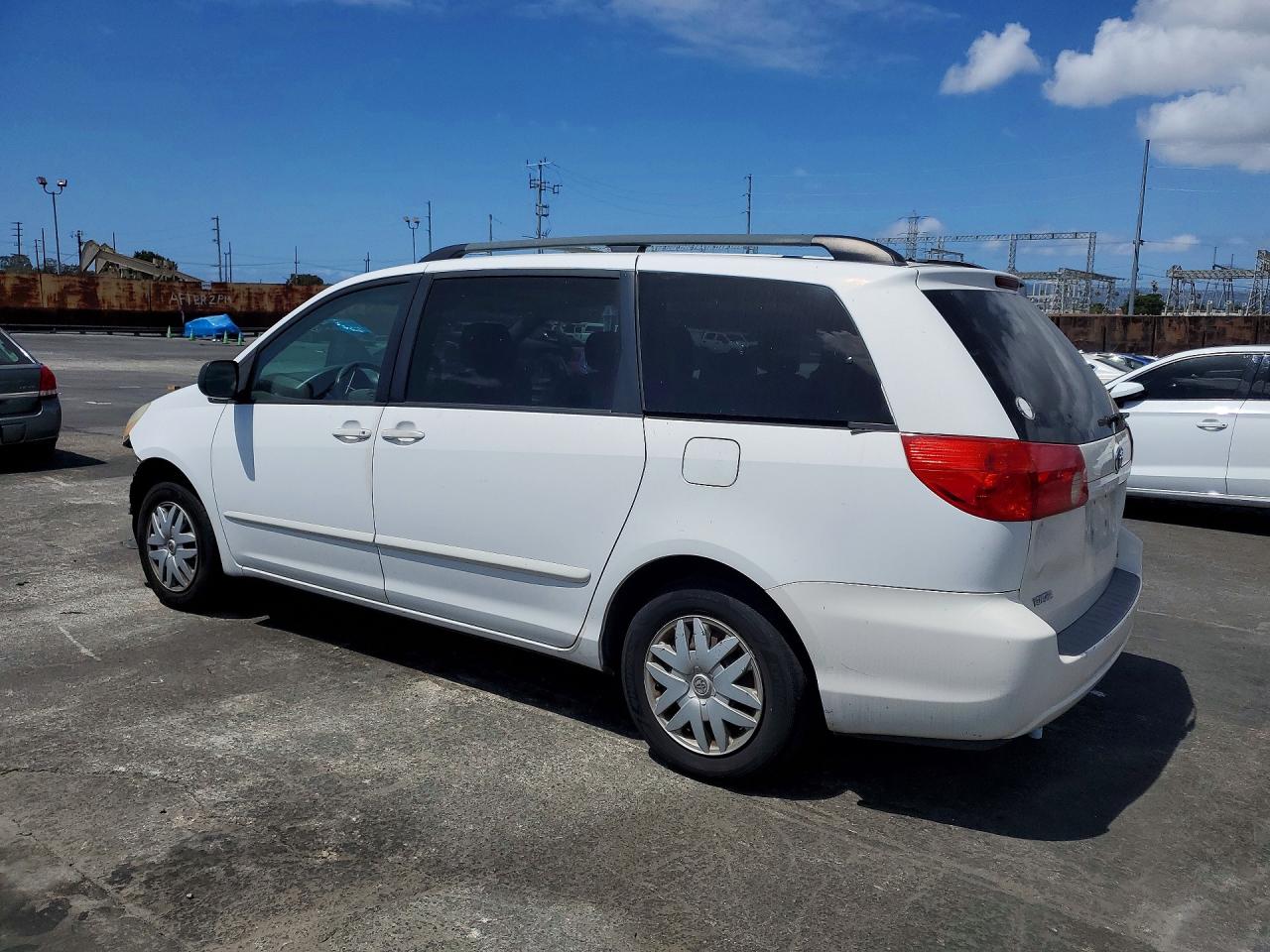 Toyota Sienna Le 8 Passenger