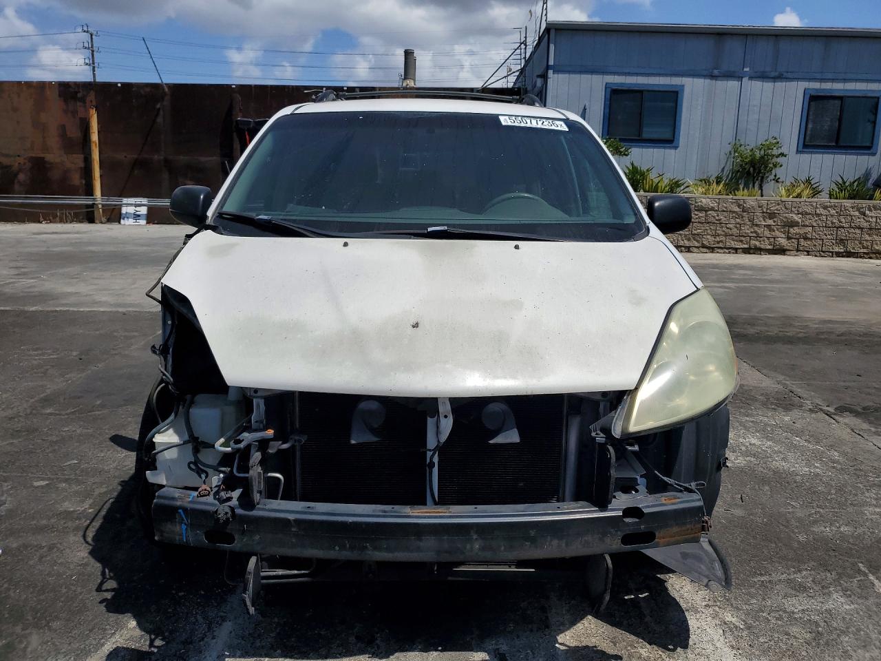 Toyota Sienna Le 8 Passenger