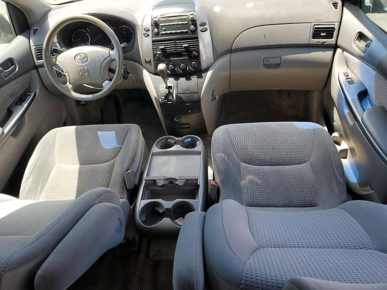Toyota Sienna Le 8 Passenger