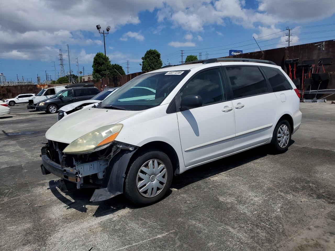 Salvage Toyota Sienna Image
