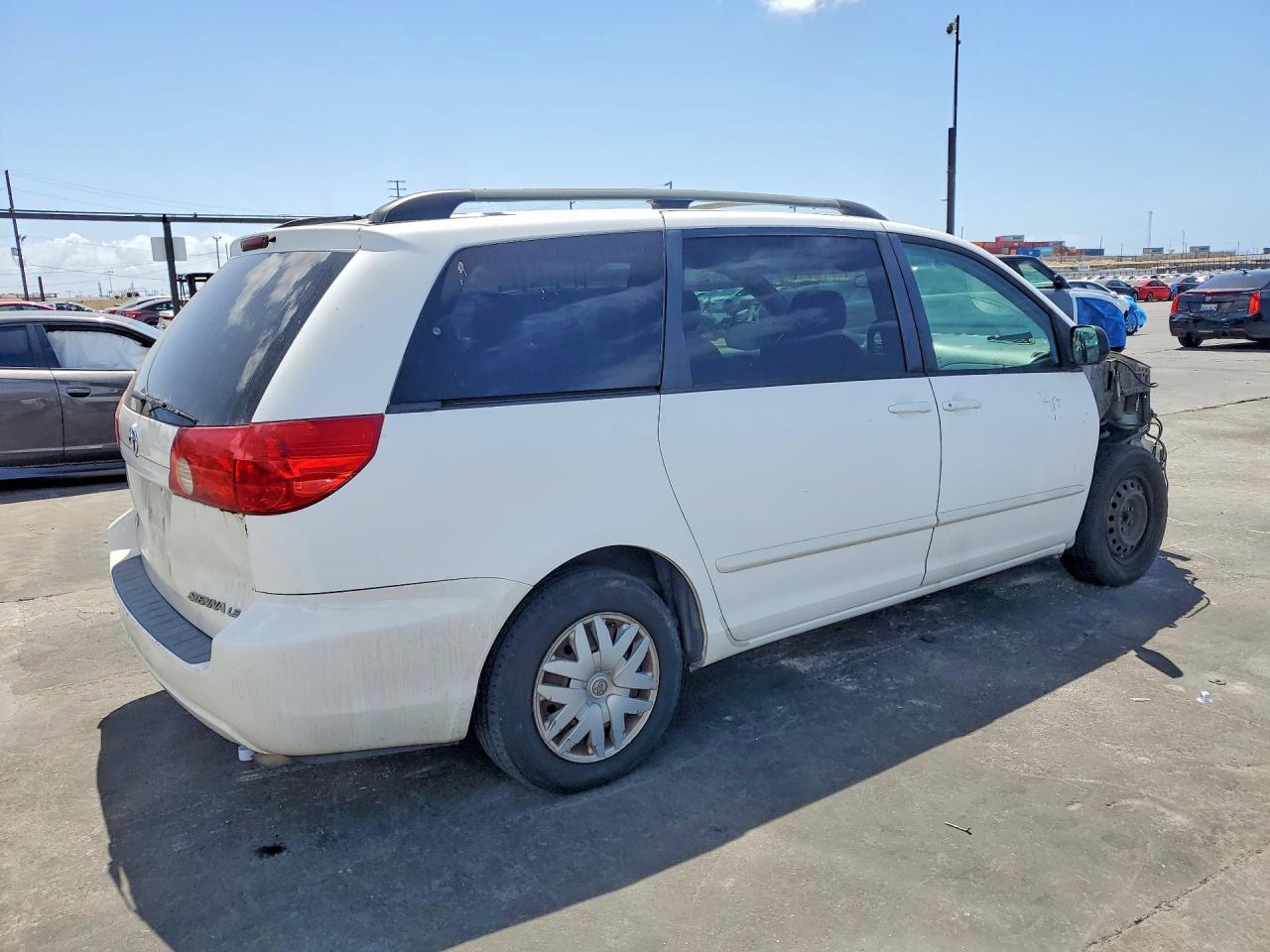Toyota Sienna Le 8 Passenger