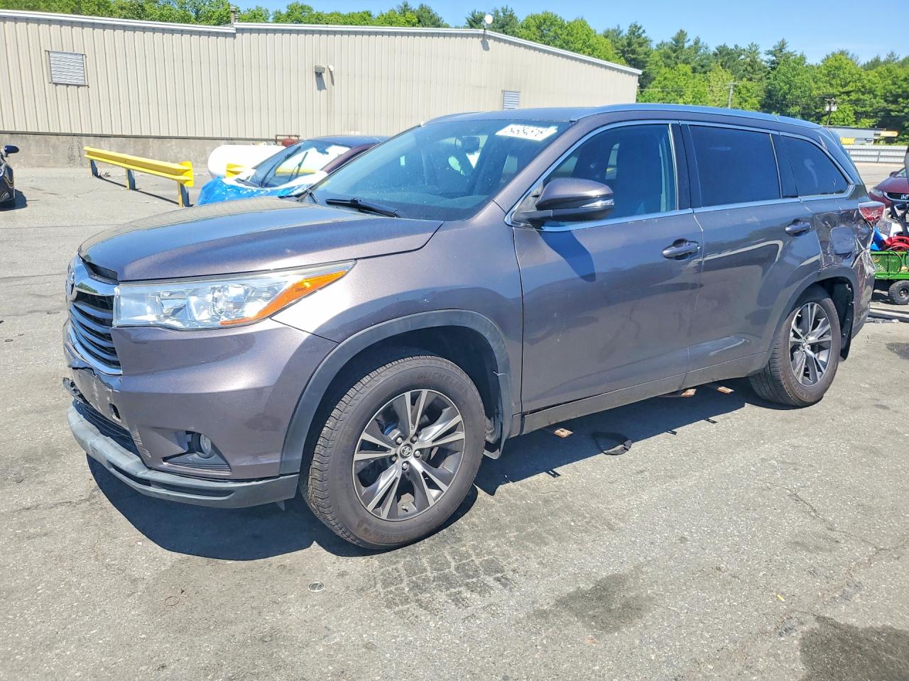 Salvage Toyota Highlander Image