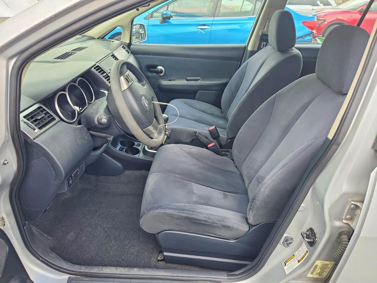 Nissan Versa 1.8 S