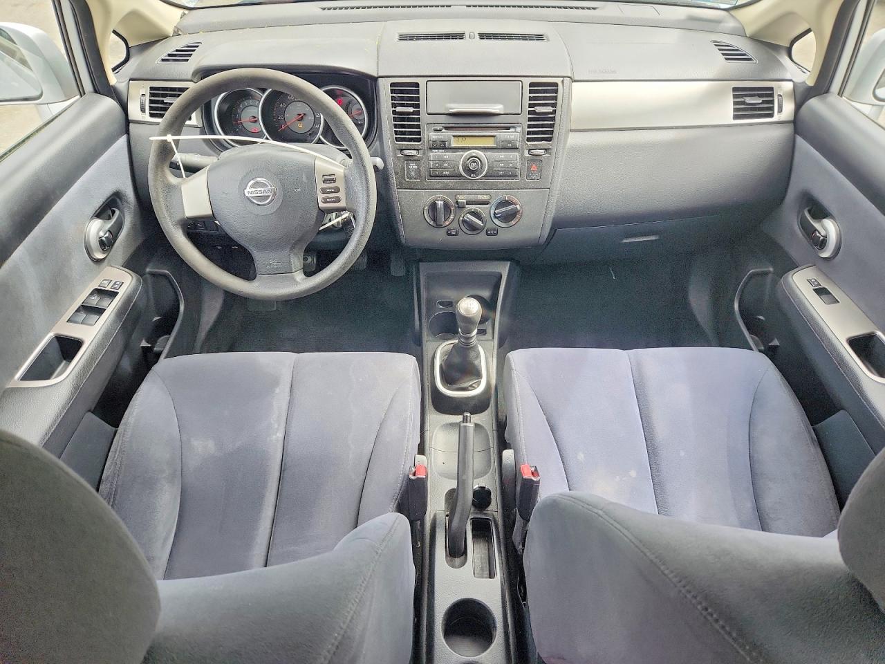 Nissan Versa 1.8 S