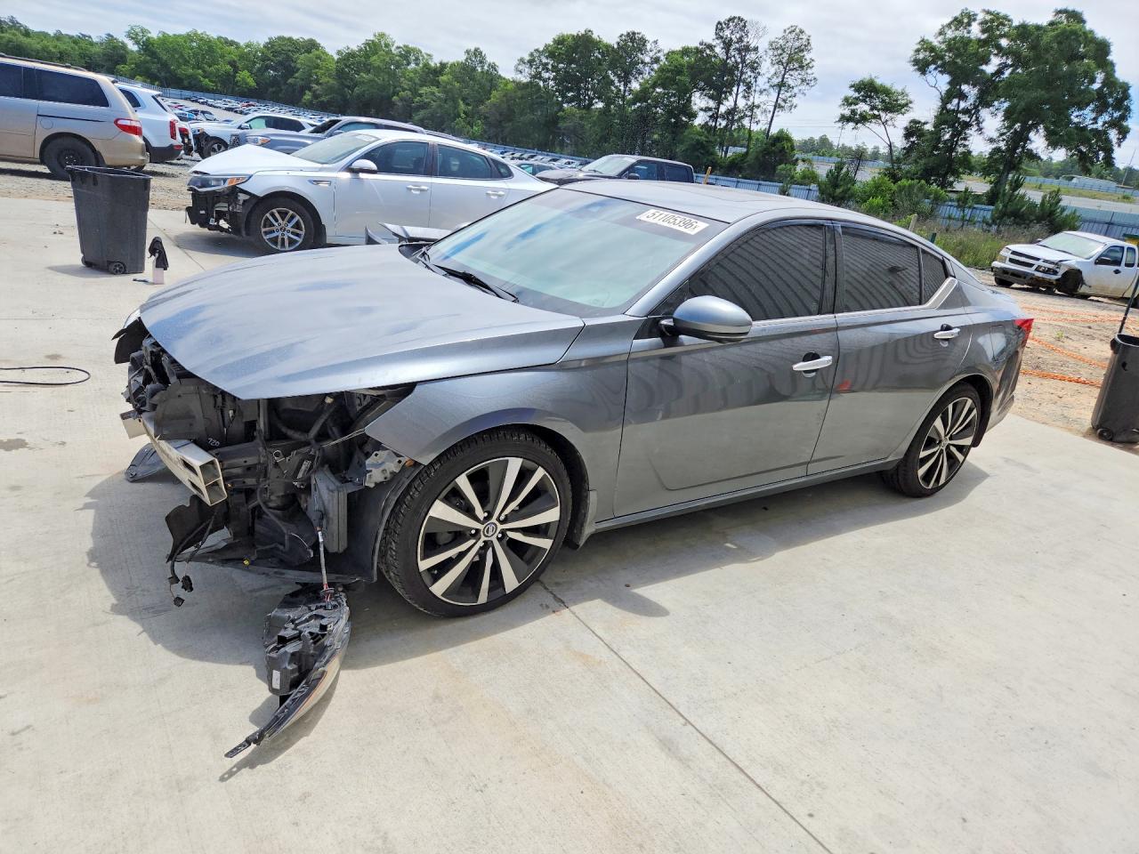 Salvage Nissan Altima Image