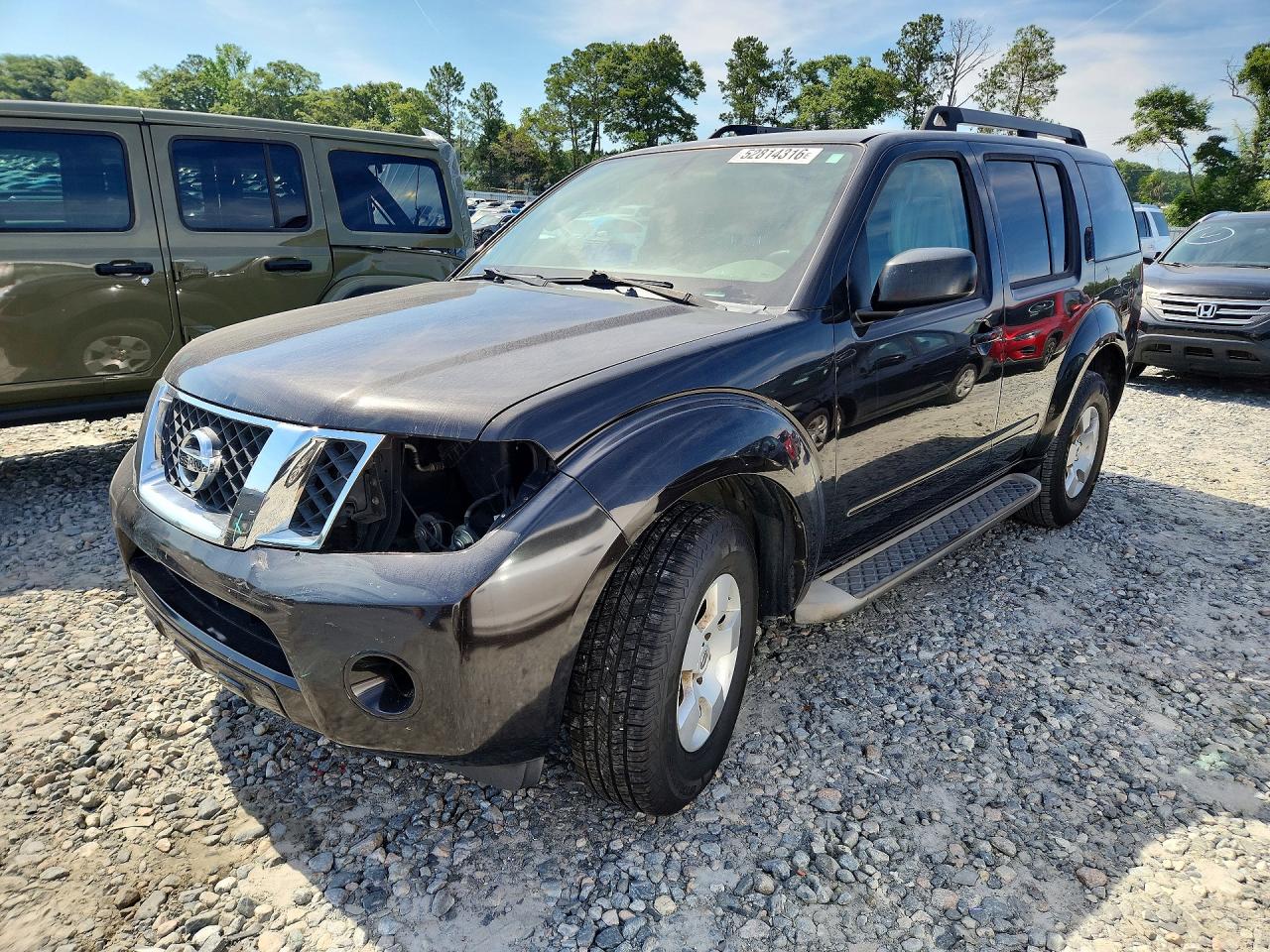 Salvage Nissan Pathfinder Image