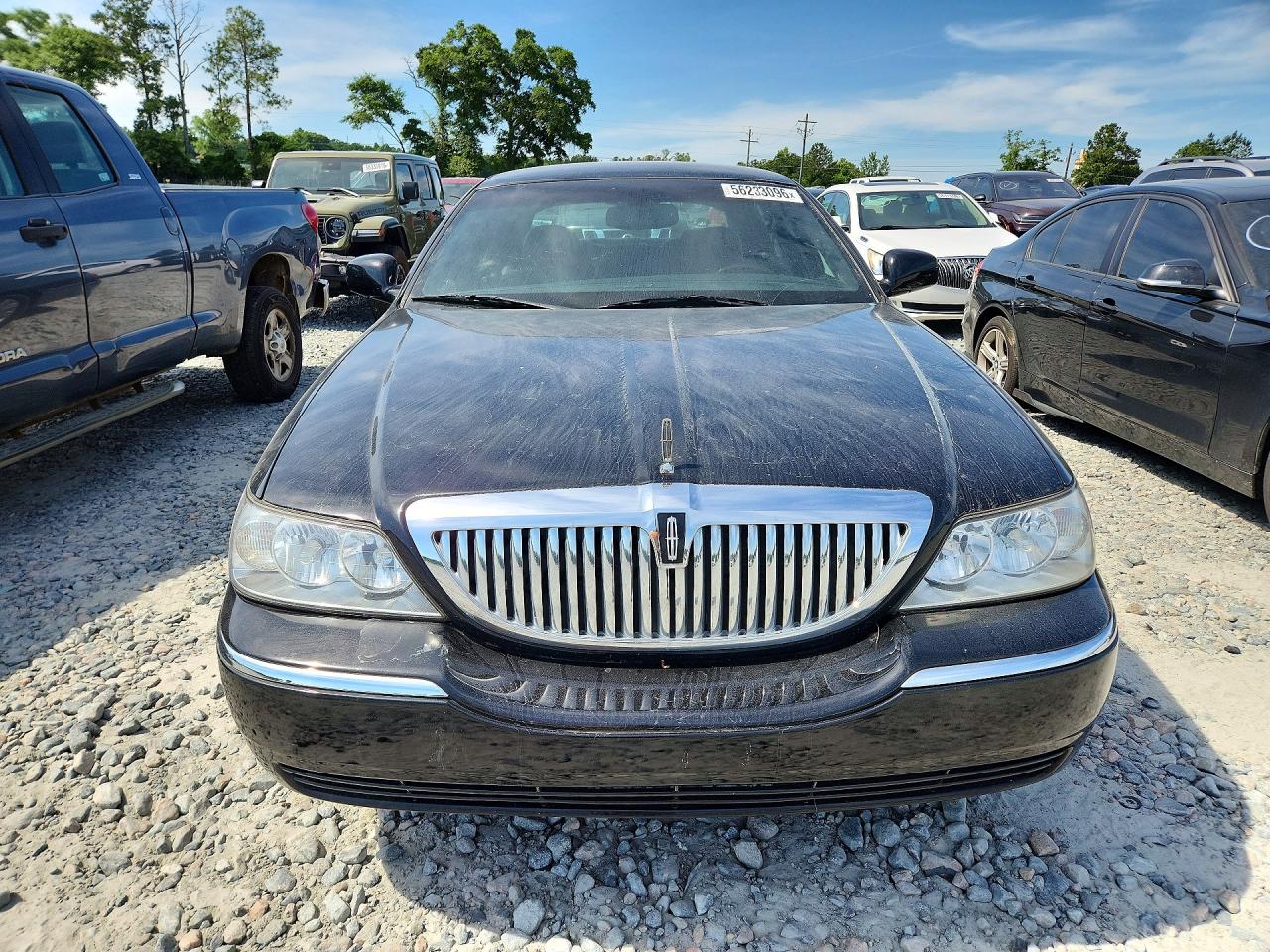 Lincoln Towncar Signature Long Wheelbase