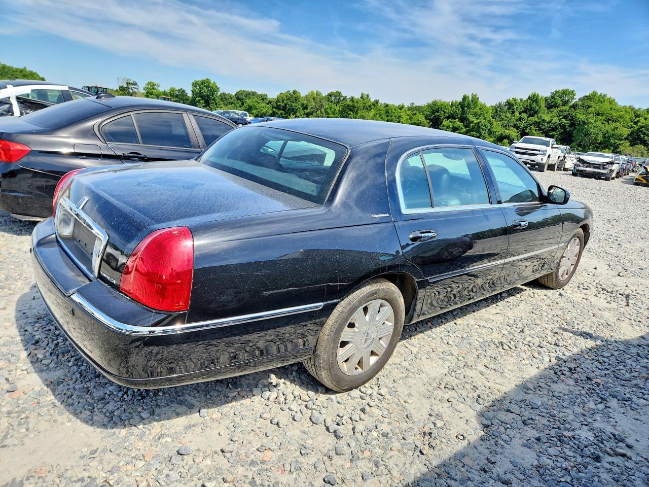 Lincoln Towncar Signature Long Wheelbase