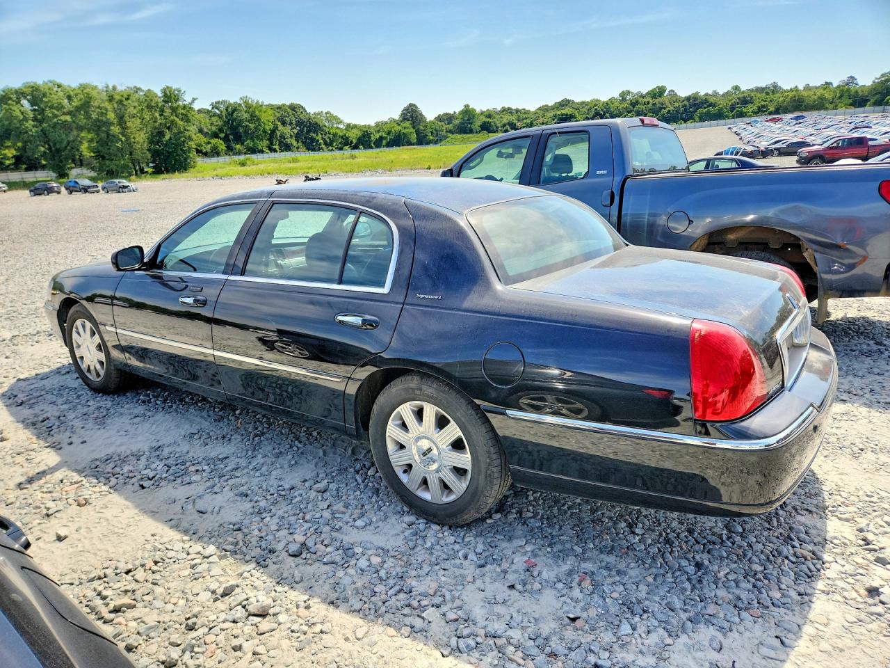 Lincoln Towncar Signature Long Wheelbase