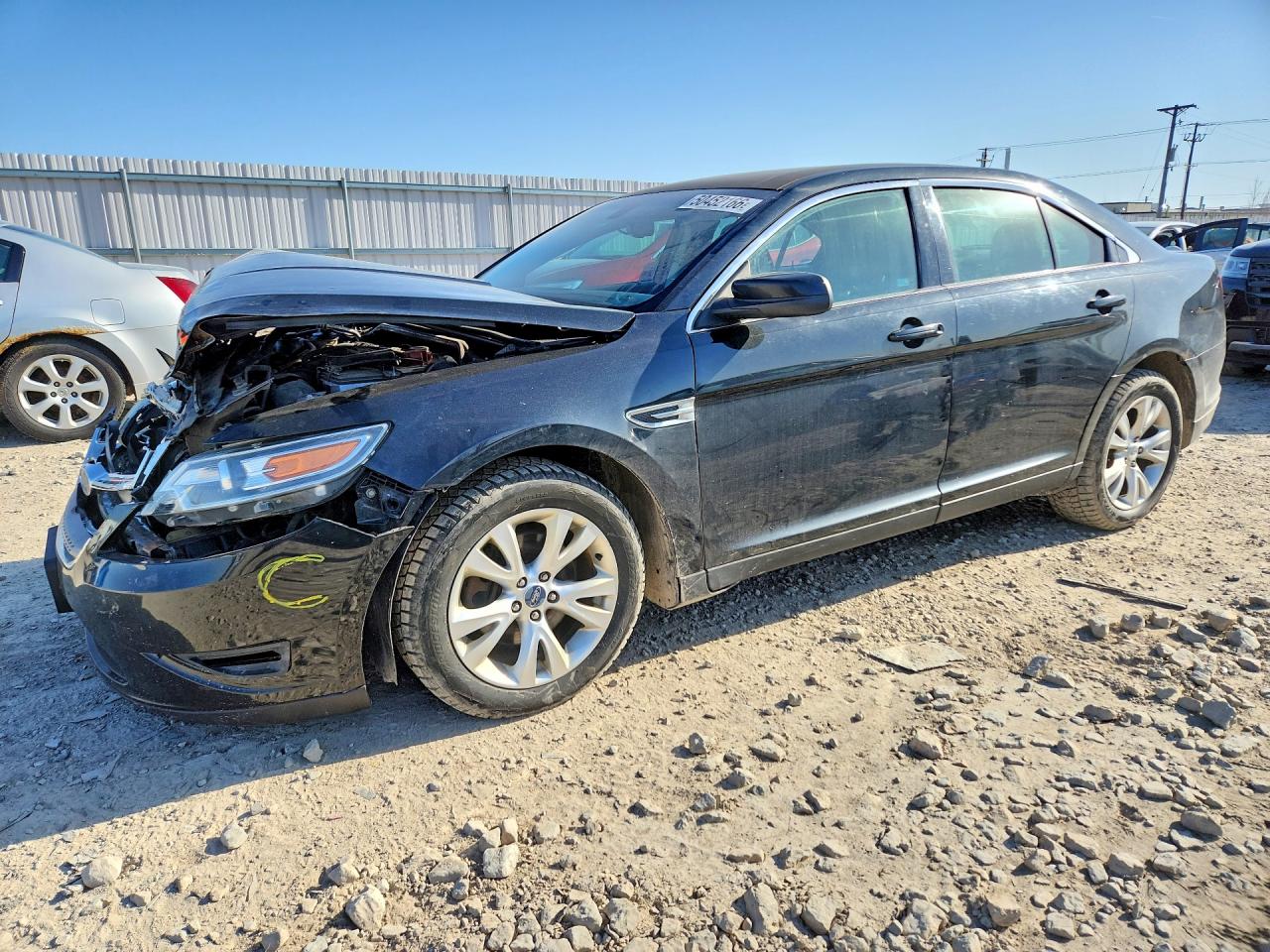 Salvage Ford Taurus Image