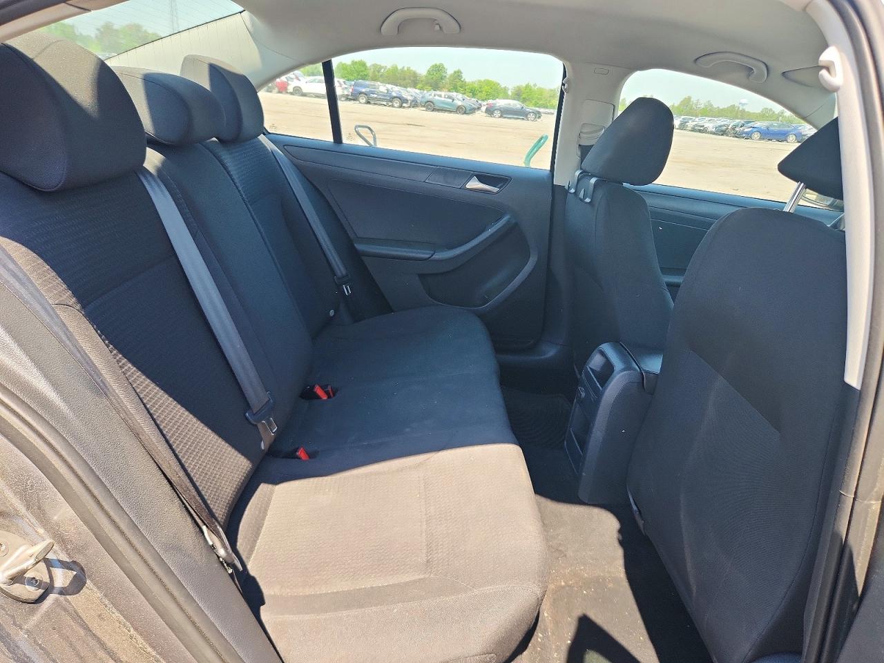 Volkswagen Jetta S