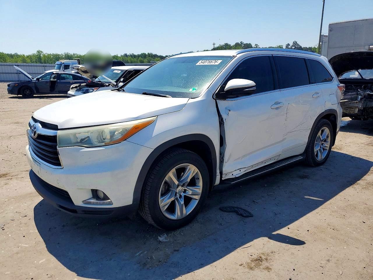 Salvage Toyota Highlander Image