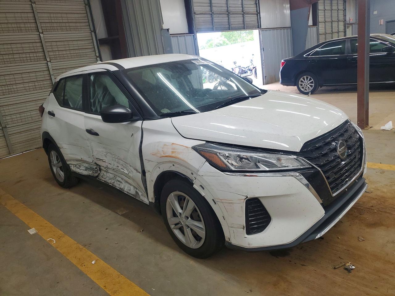 Nissan Kicks S