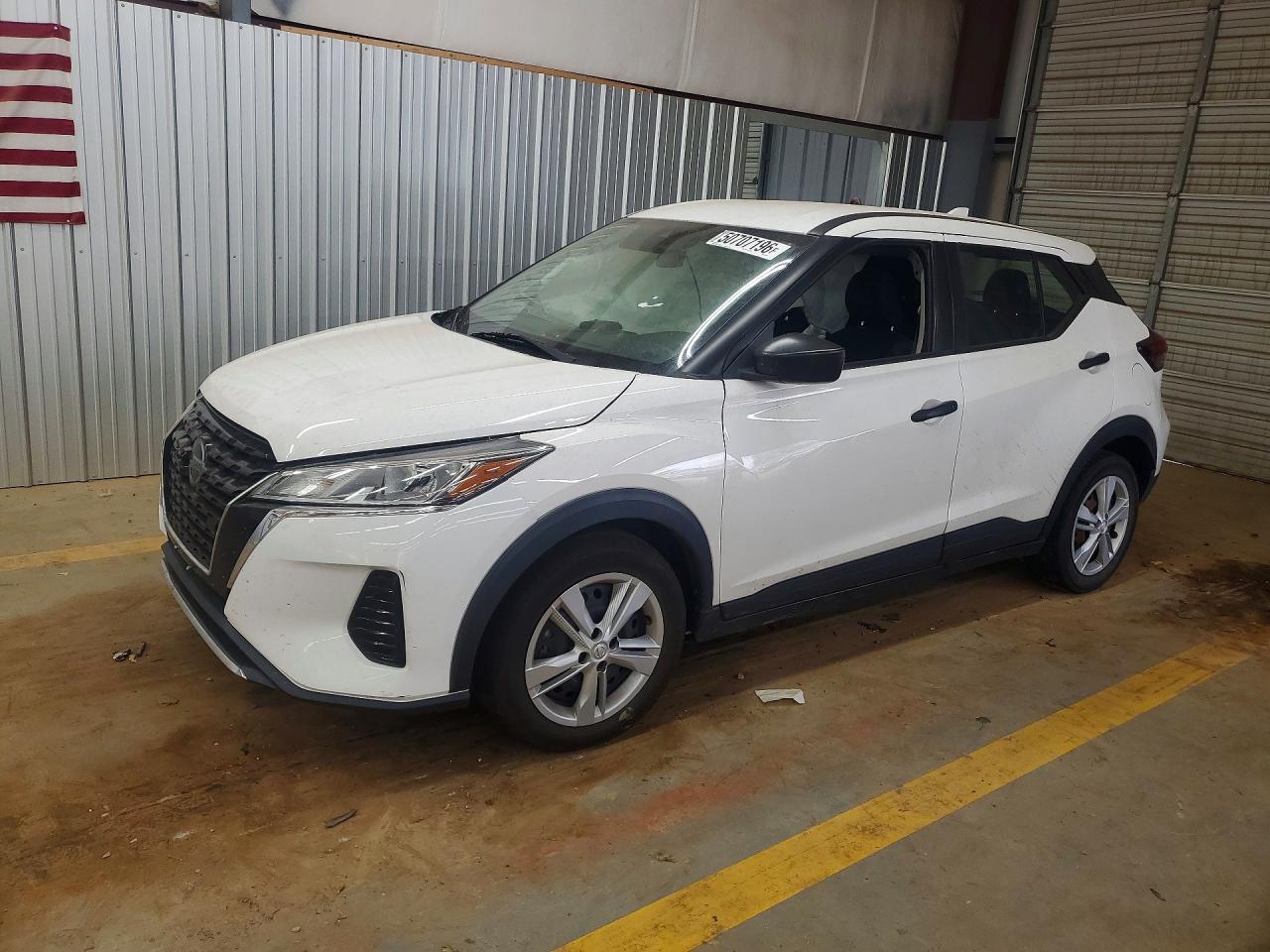 Salvage Nissan Kicks Image