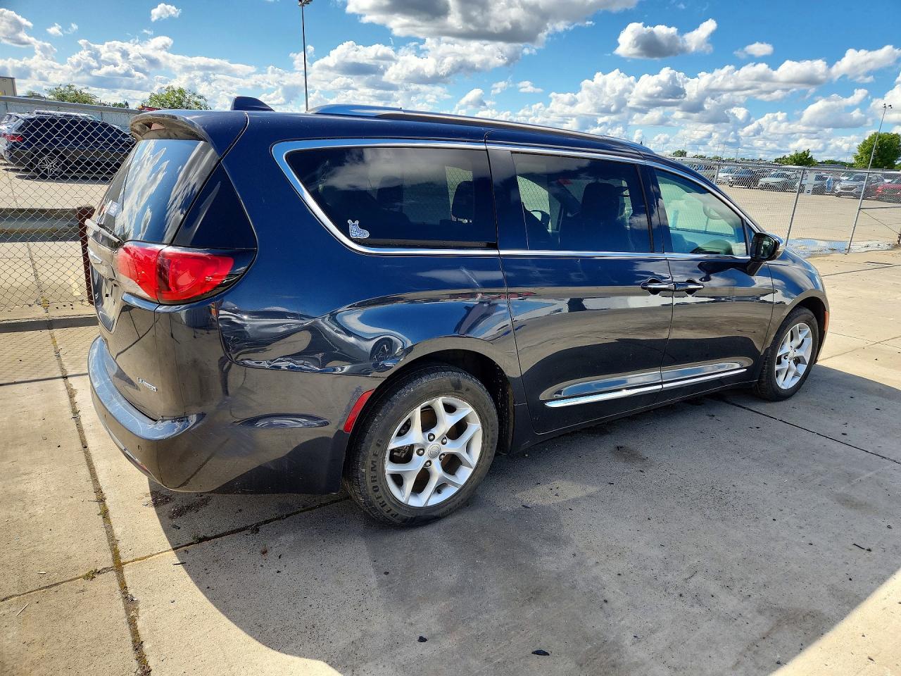 Chrysler Pacifica Limited