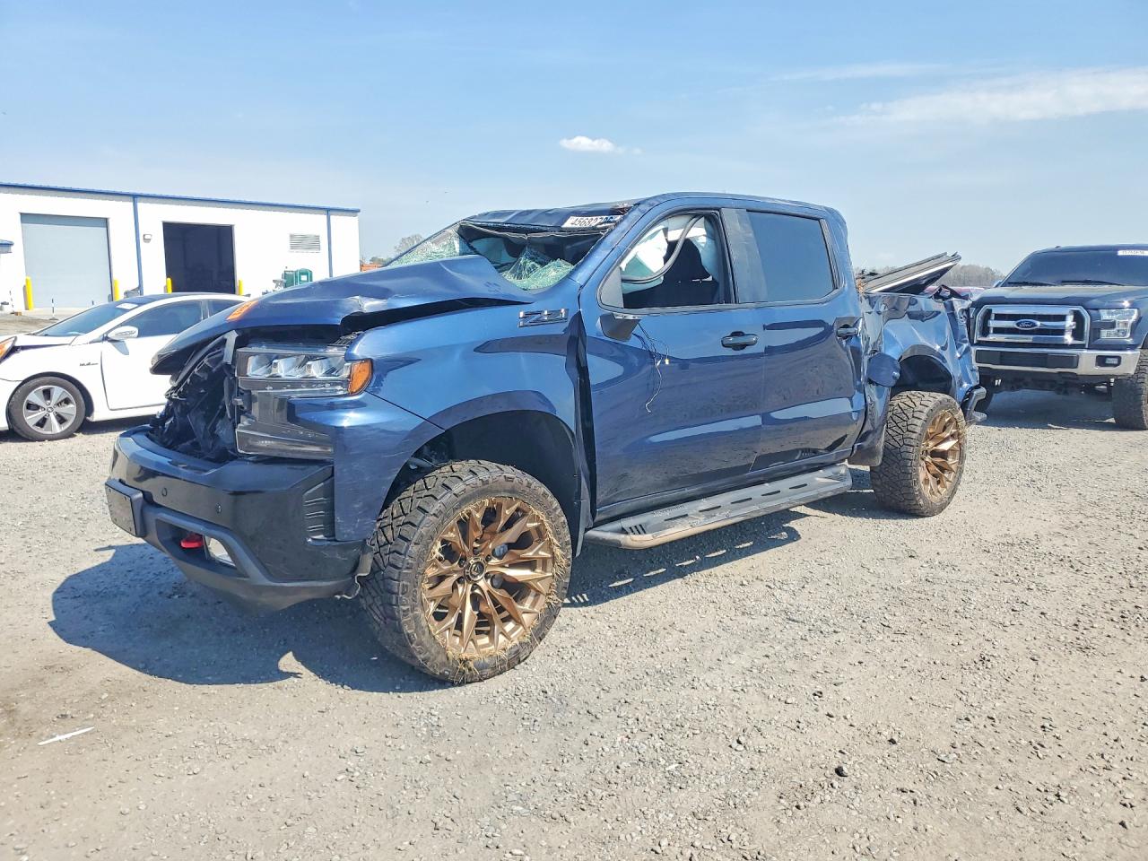 Salvage Chevrolet Silverado Image