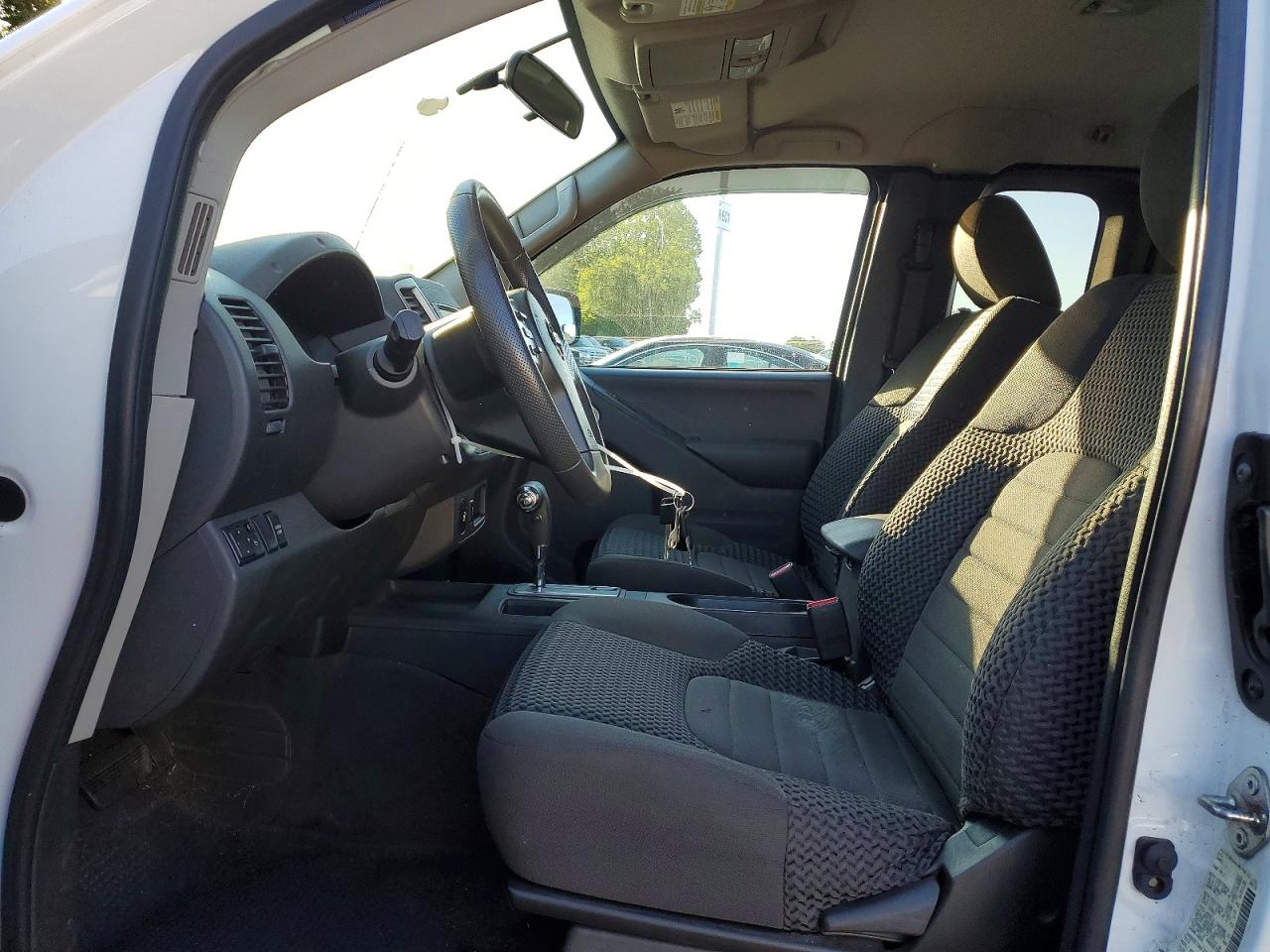 Nissan Frontier Sv