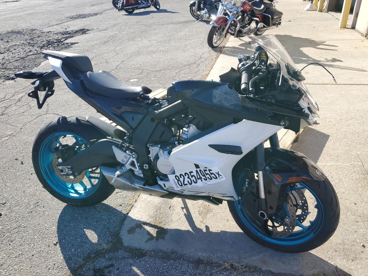 2025 Cf Moto 675ss
