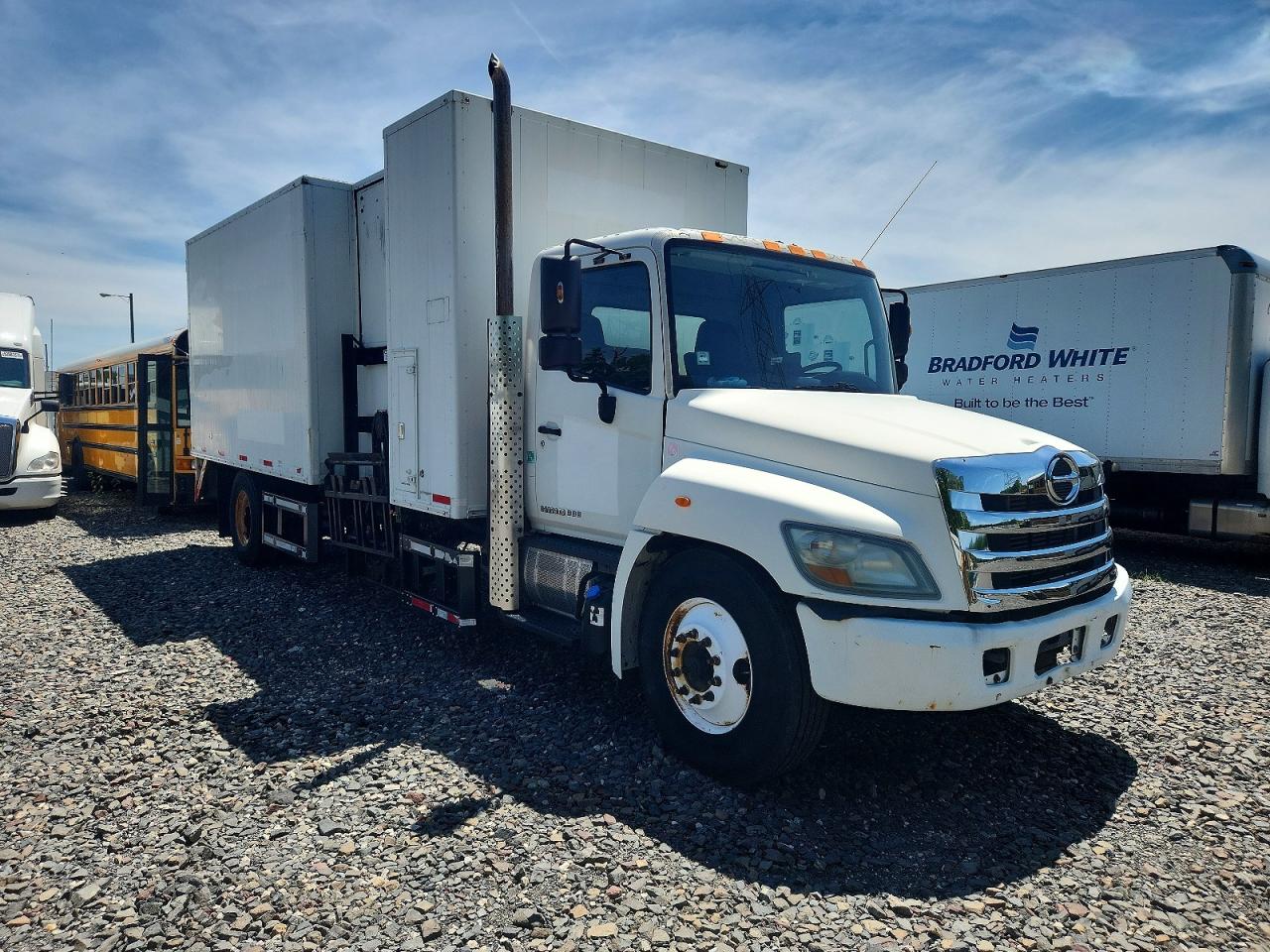Salvage Hino Hino 338 Image