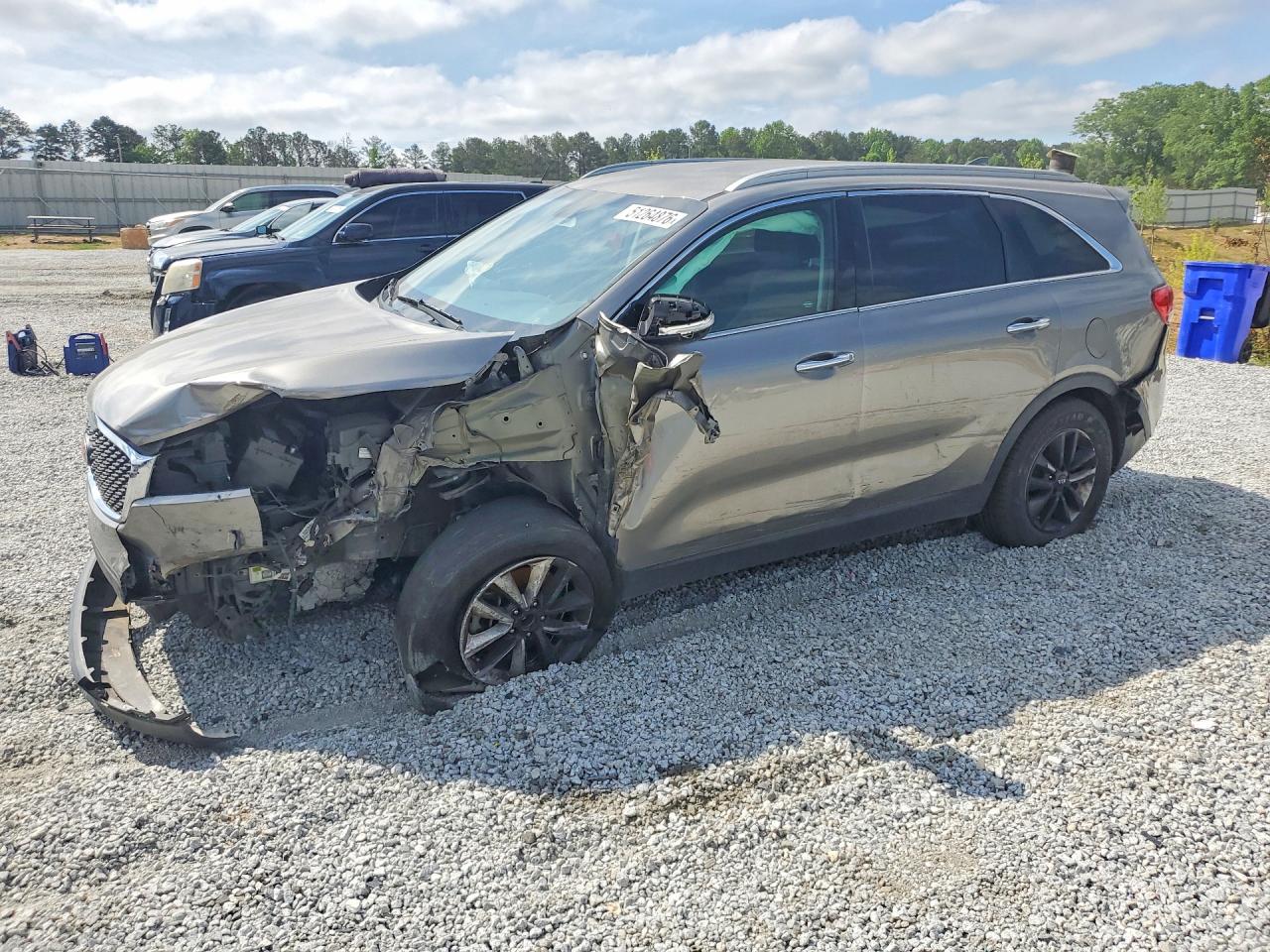 Salvage Kia Sorento Image