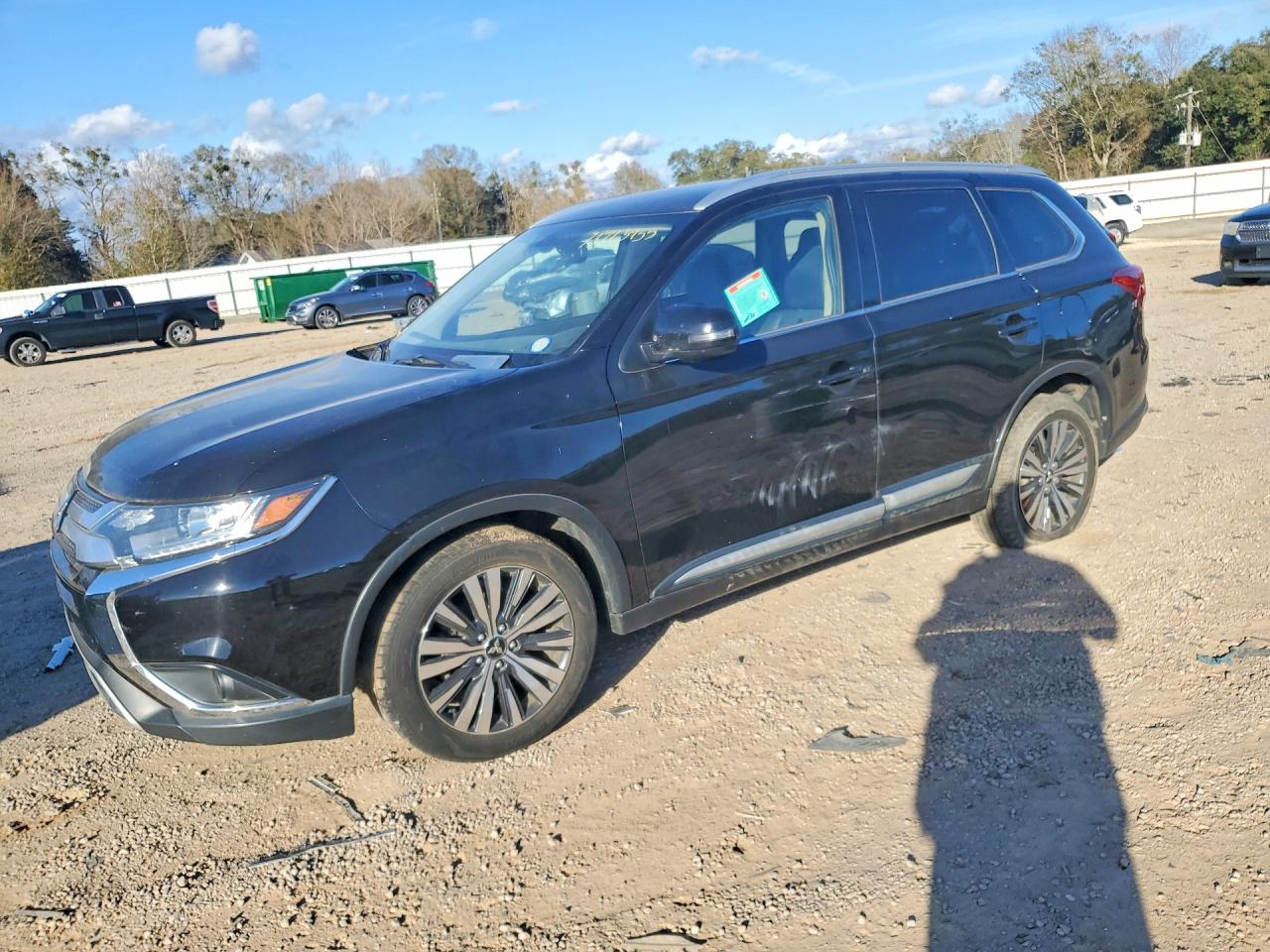 Salvage Mitsubishi Outlander Image