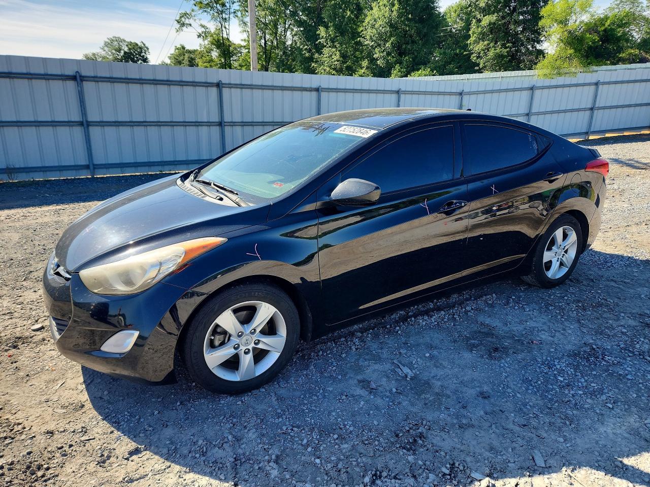 Salvage Hyundai ELANTRA Image