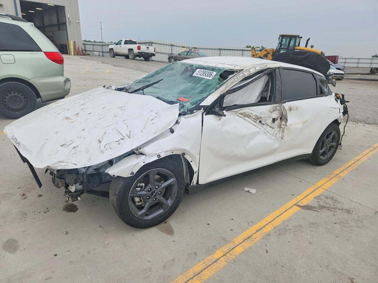 Salvage Kia K4 Lxs Image