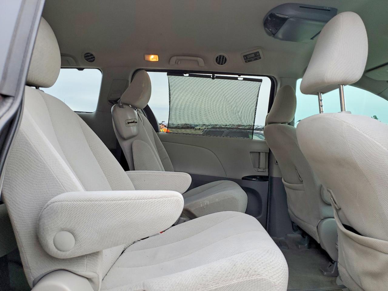 Toyota Sienna Le