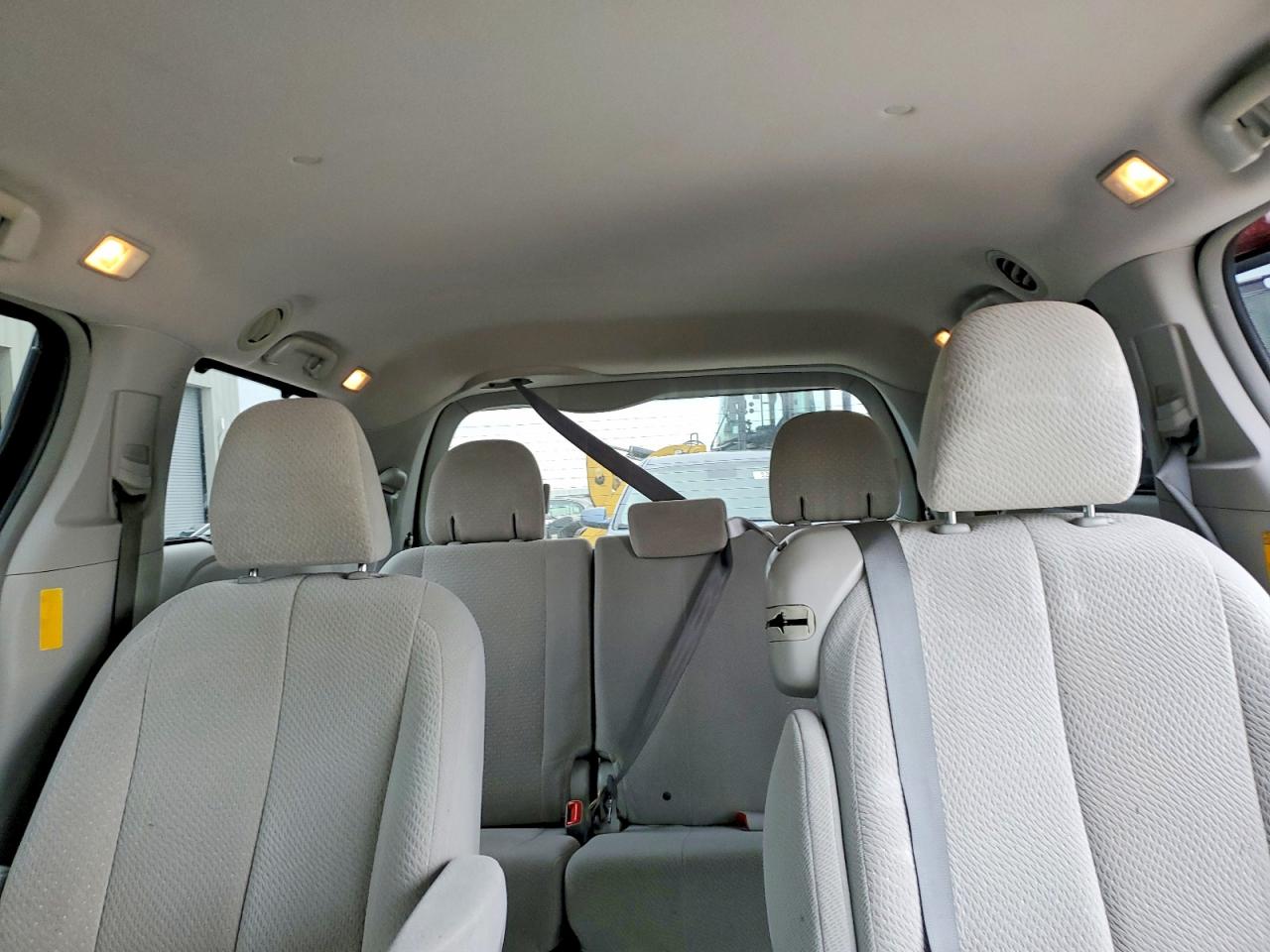 Toyota Sienna Le