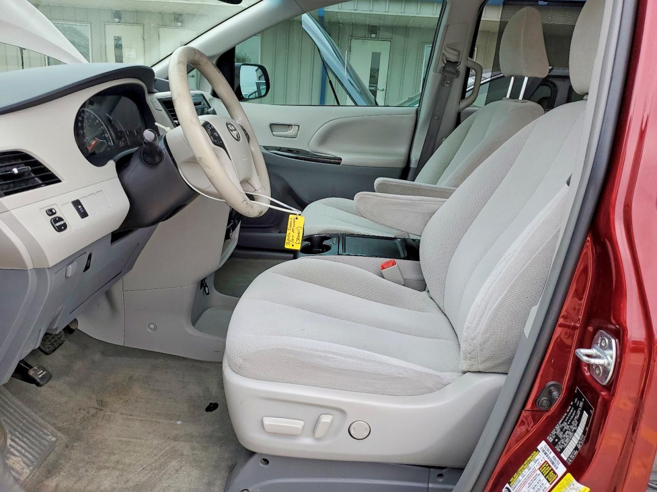 Toyota Sienna Le