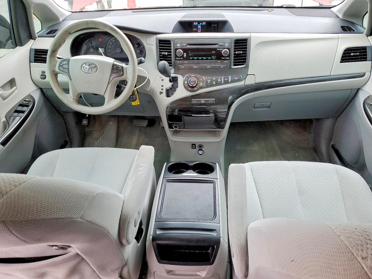 Toyota Sienna Le