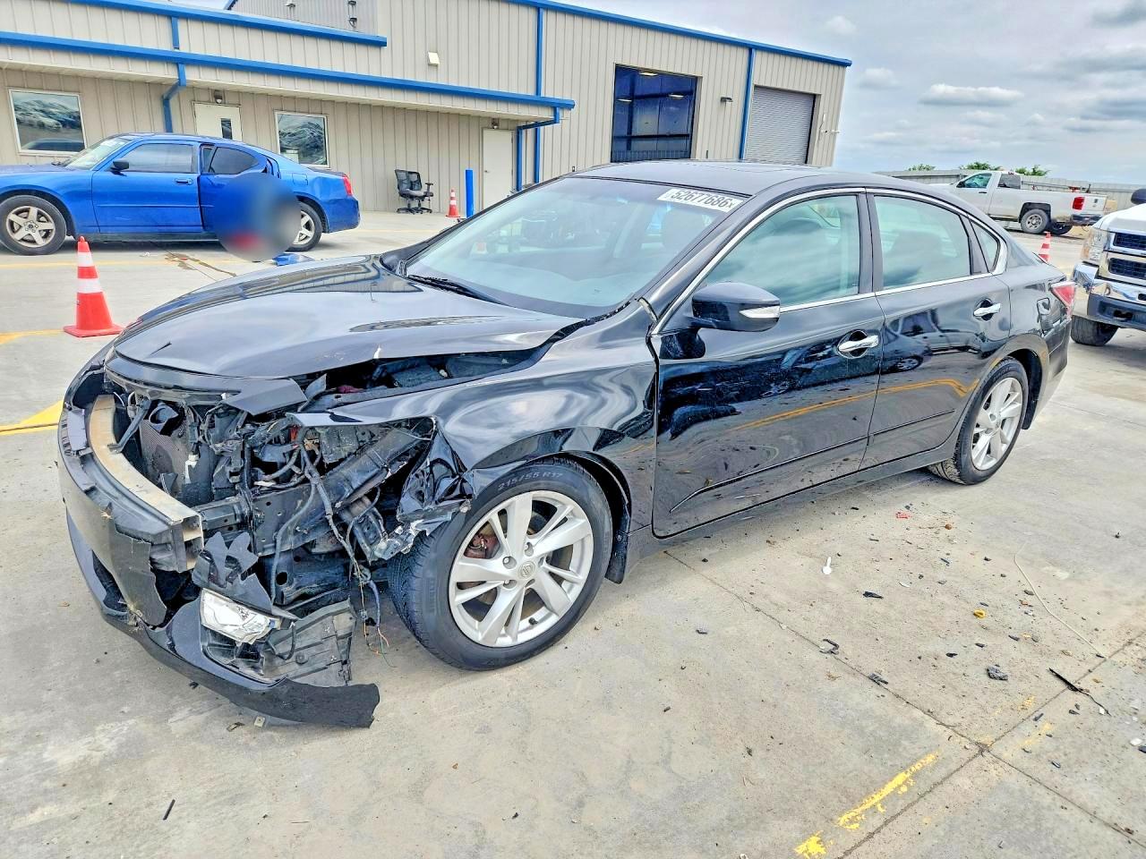 Salvage Nissan Altima Image