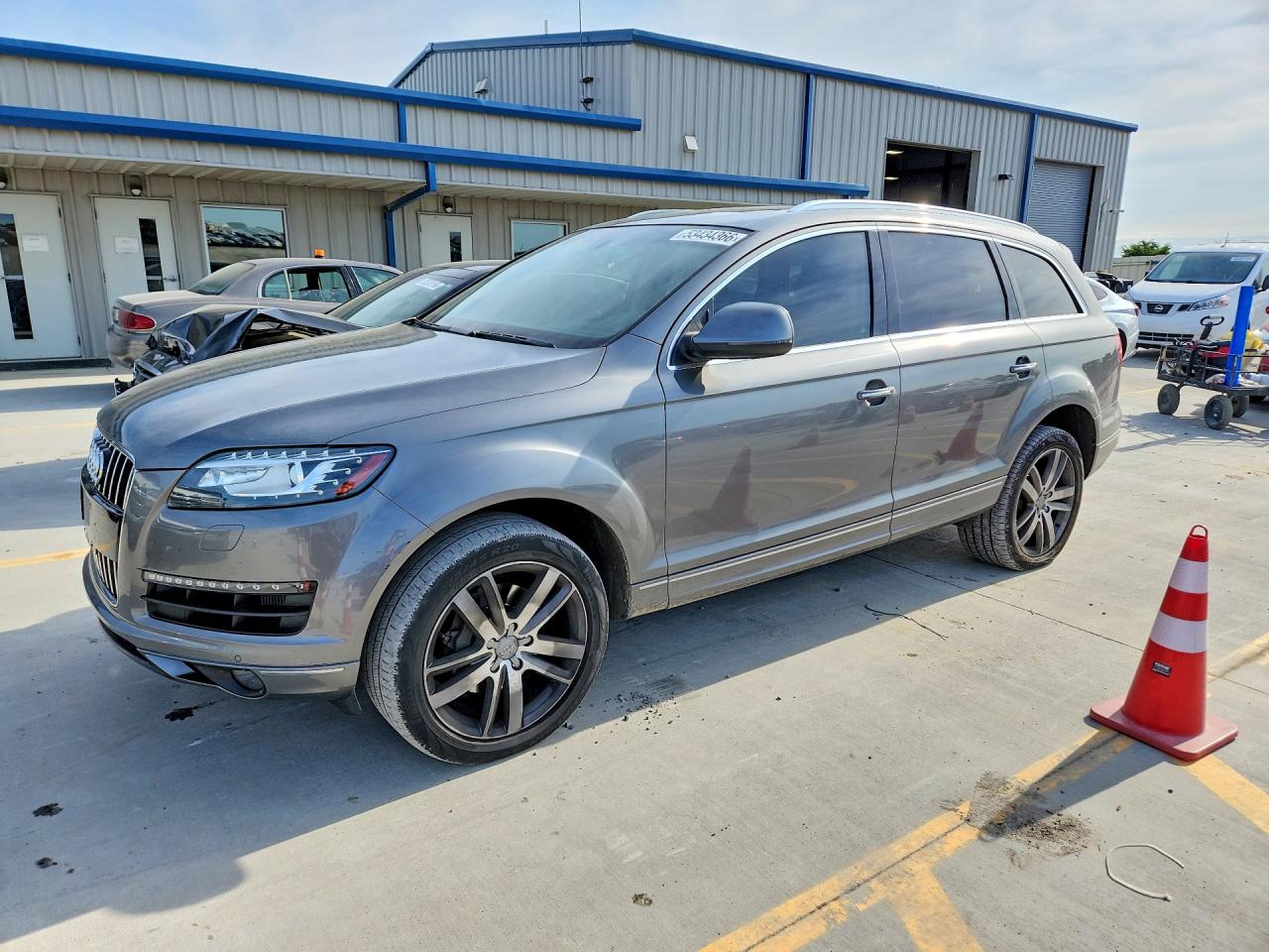 Salvage Audi Q7 Image