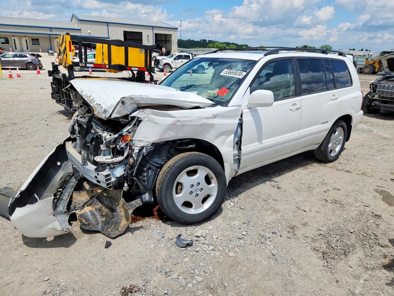 Salvage Toyota Highlander Image