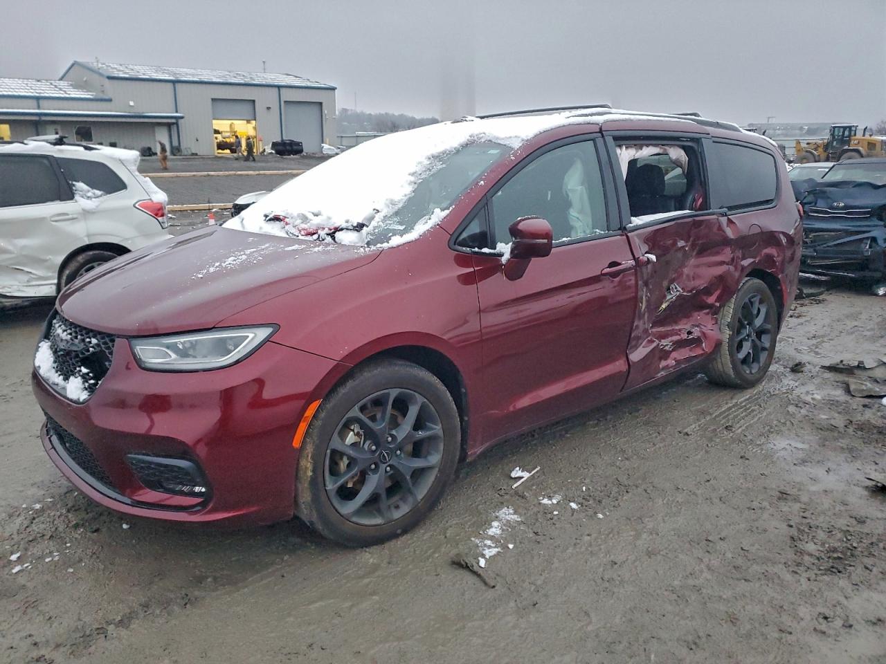 Salvage Chrysler Pacifica Image