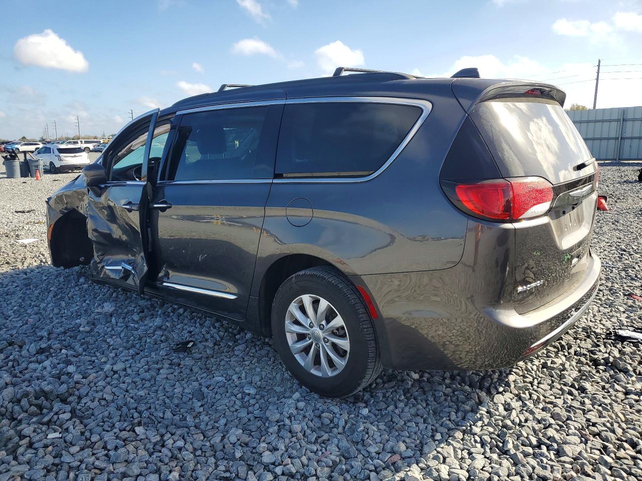 Chrysler Pacifica Touring L
