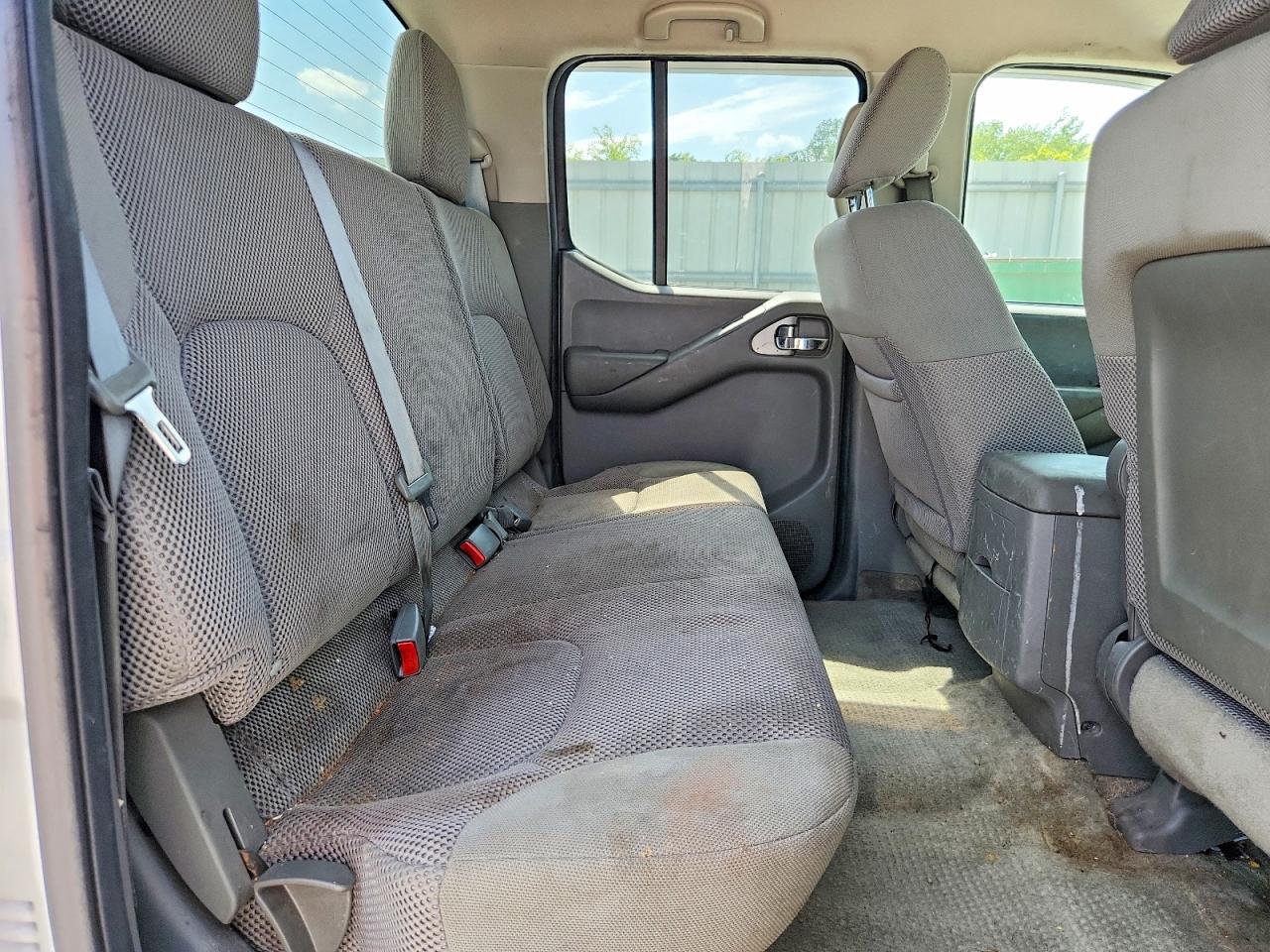 Nissan Frontier S