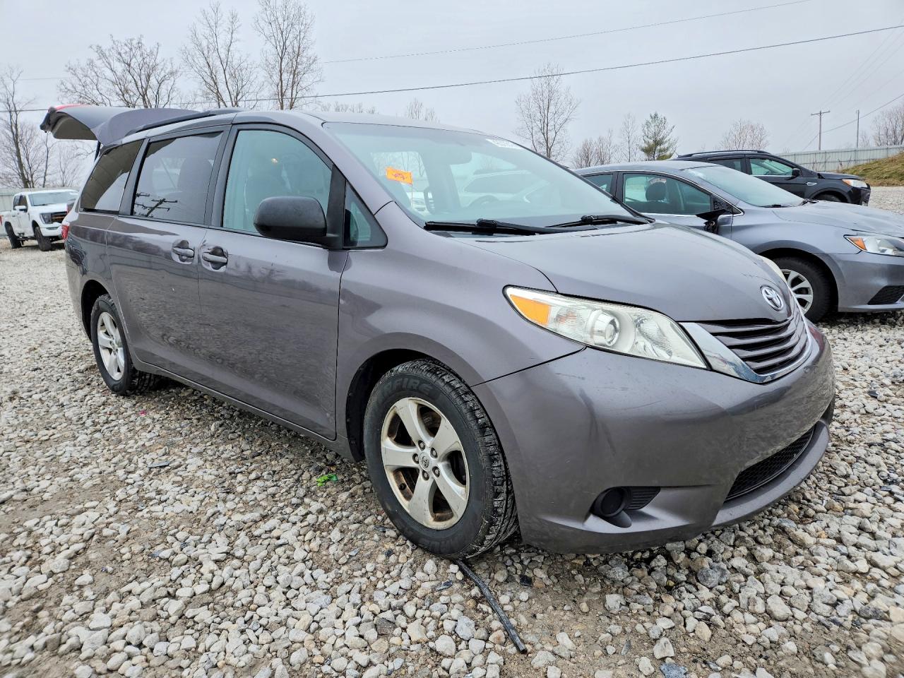 Toyota Sienna Le 8-passenger