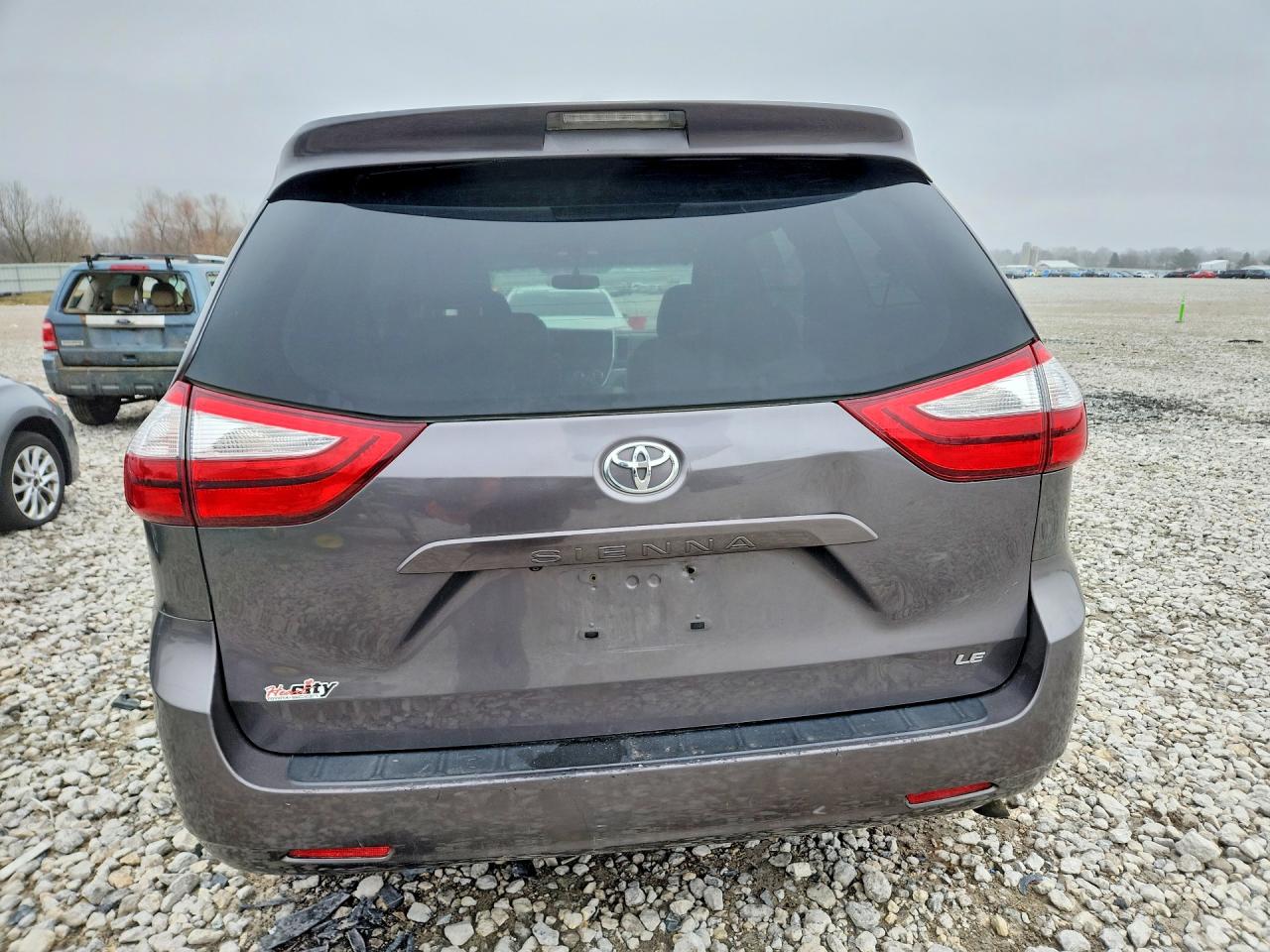 Toyota Sienna Le 8-passenger