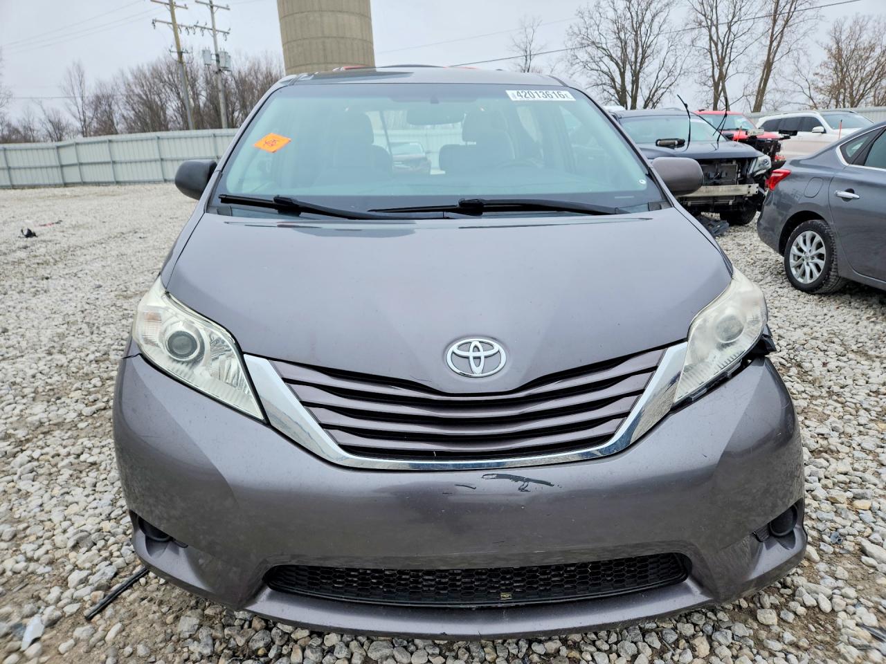 Toyota Sienna Le 8-passenger