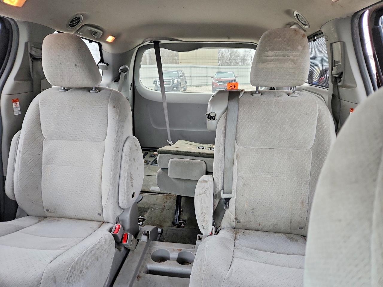 Toyota Sienna Le 8-passenger