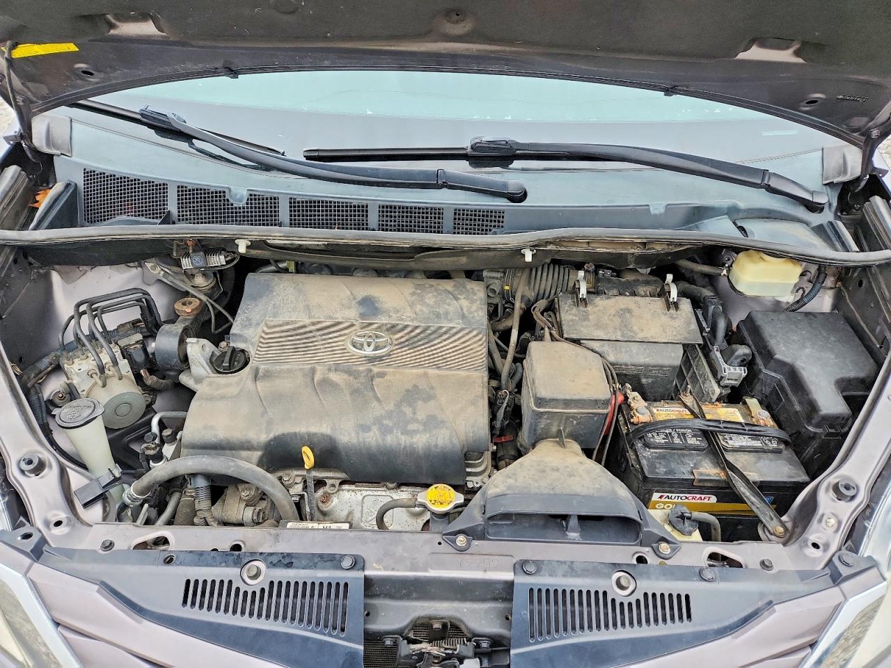 Toyota Sienna Le 8-passenger