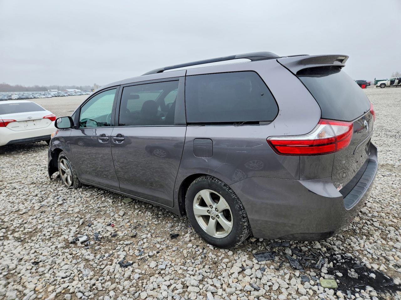 Toyota Sienna Le 8-passenger