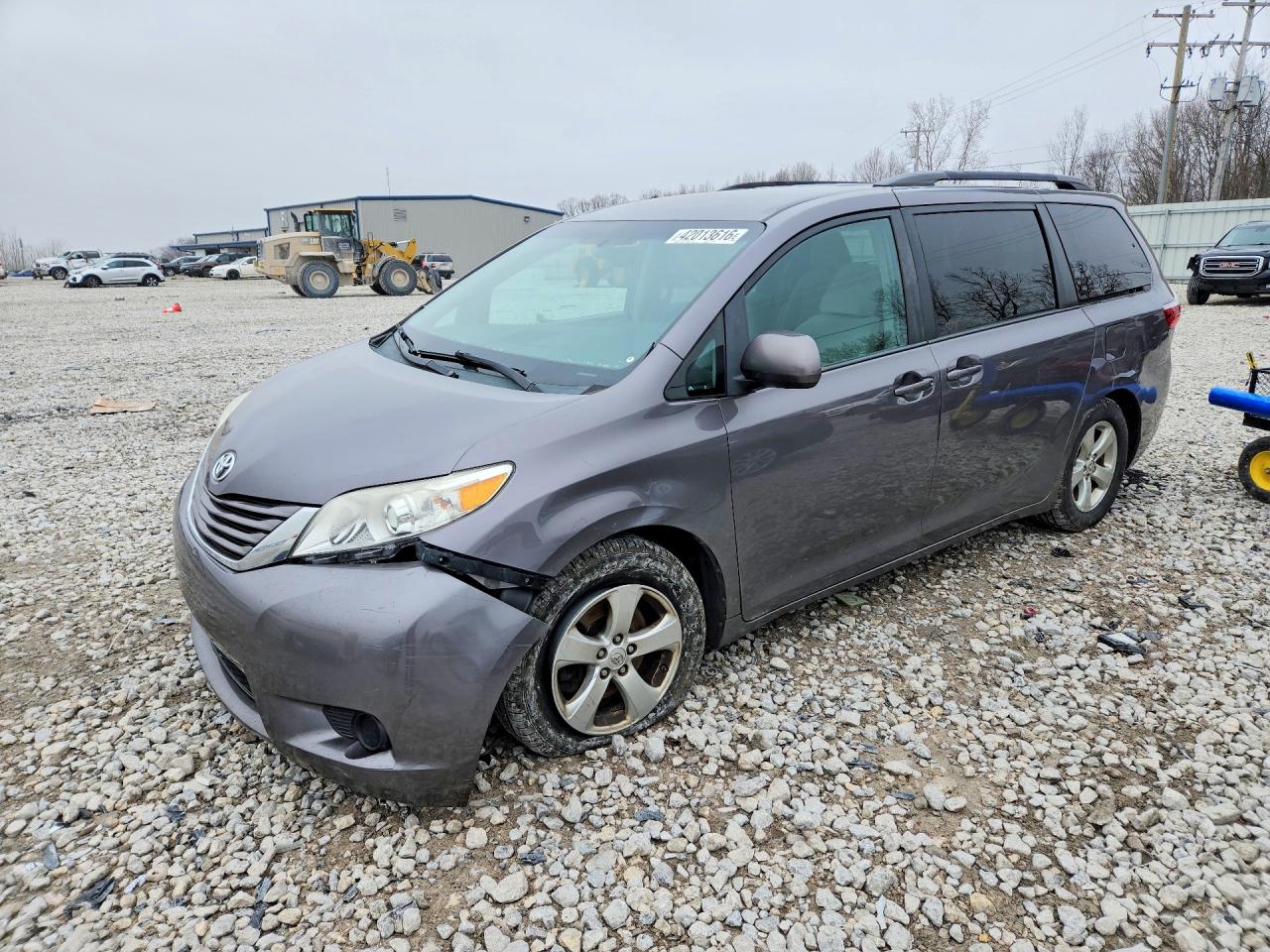 Salvage Toyota Sienna Image
