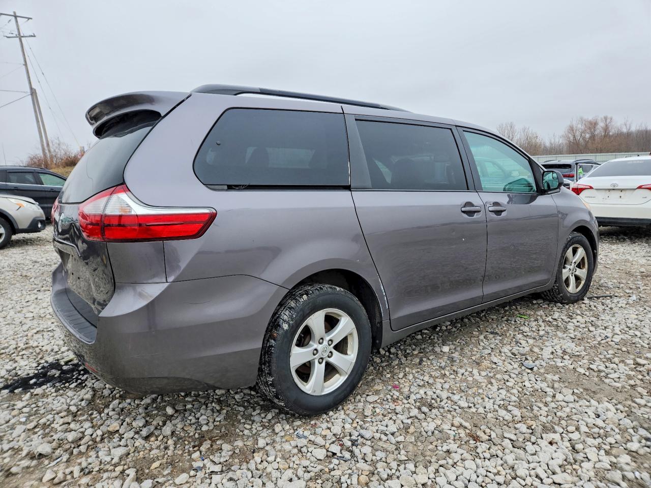 Toyota Sienna Le 8-passenger