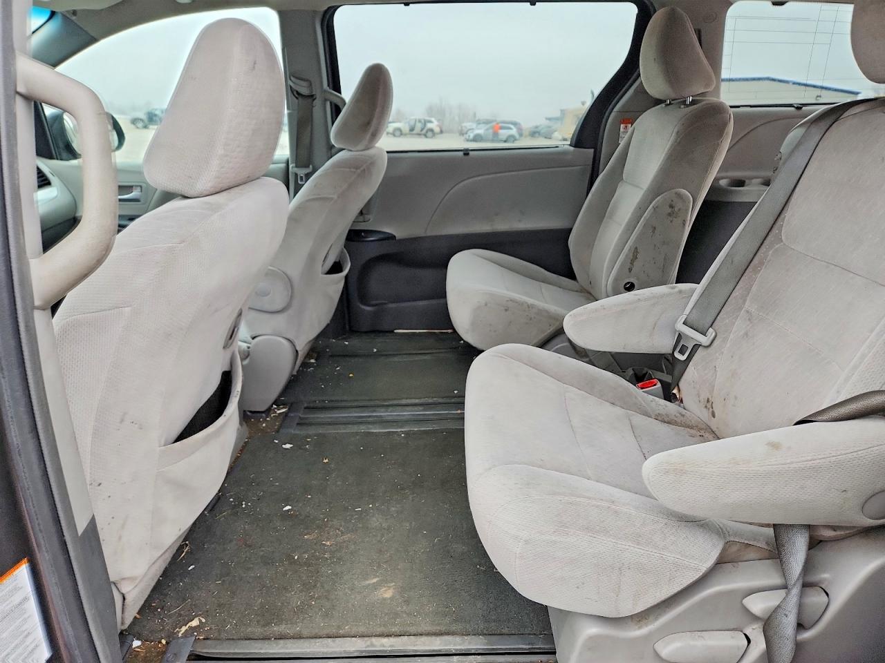 Toyota Sienna Le 8-passenger