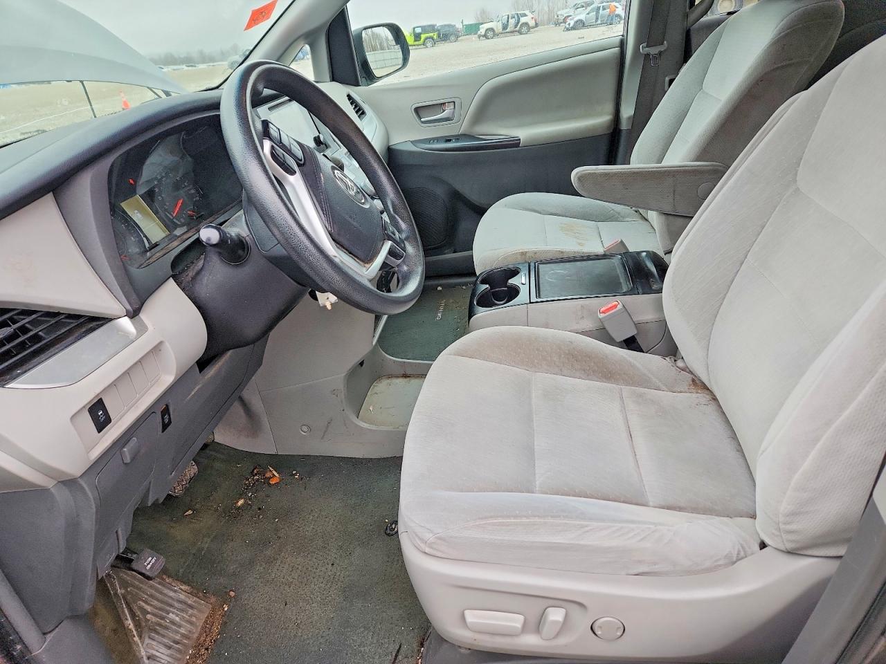 Toyota Sienna Le 8-passenger