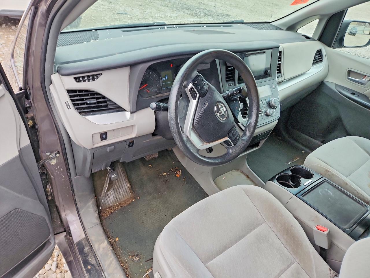 Toyota Sienna Le 8-passenger