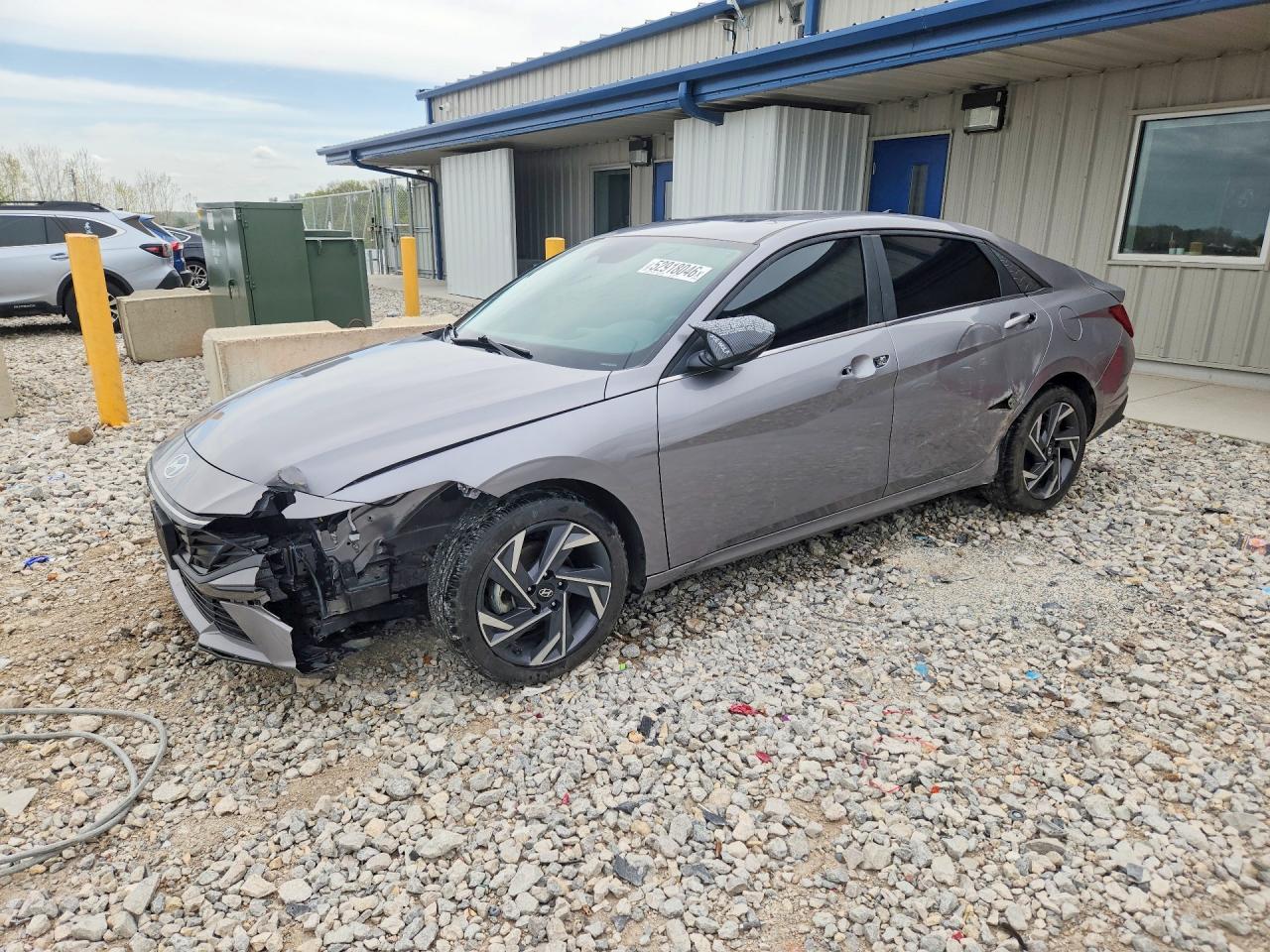 Salvage Hyundai ELANTRA Image