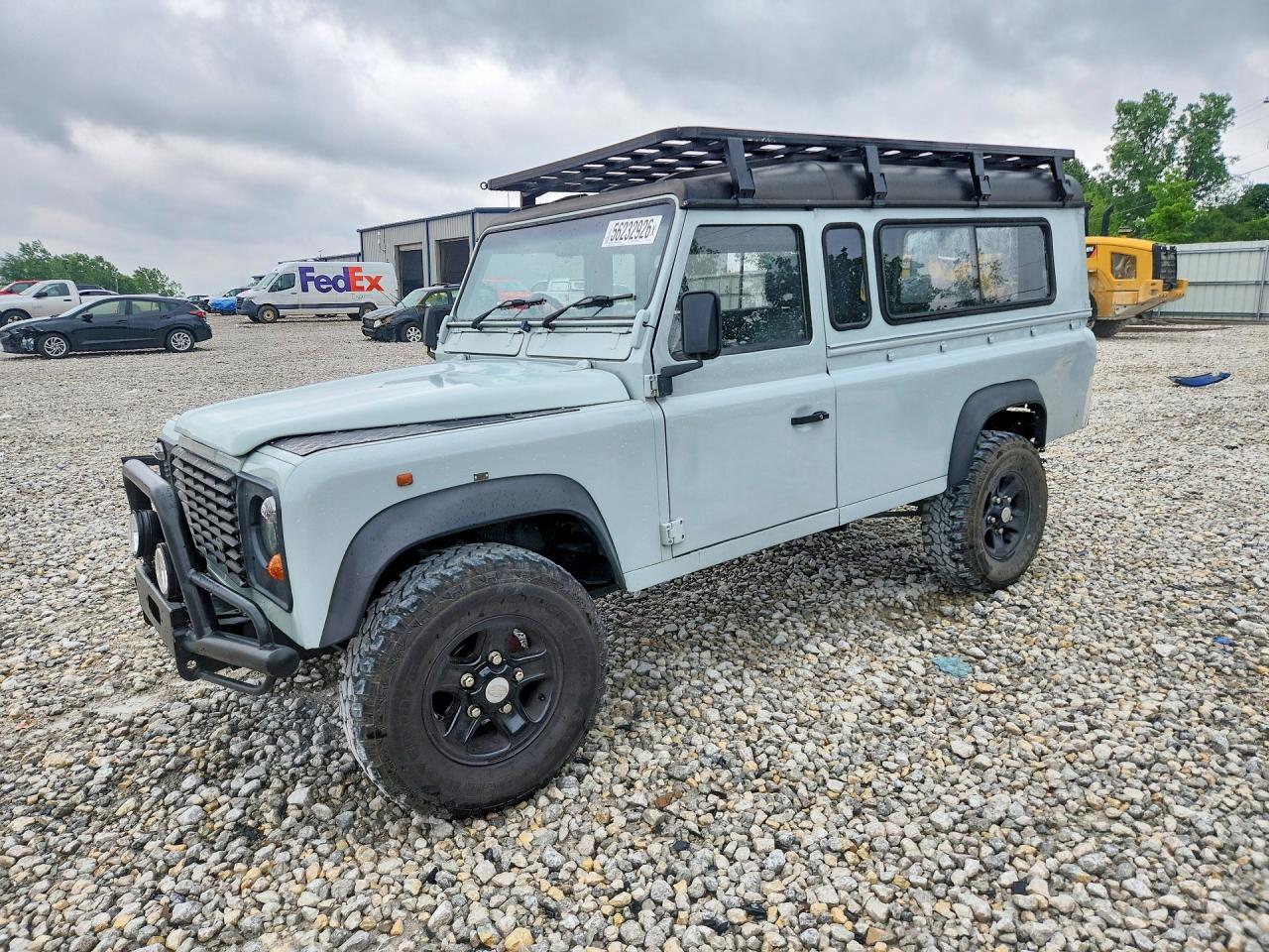 Salvage Land Rover Defender Image